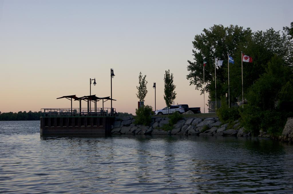 La Belle Aux Berges Bed & Breakfast Saint-Denis-sur-Richelieu Eksteriør bilde
